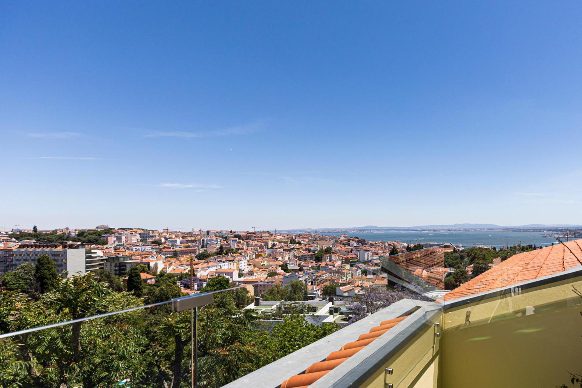 Apartment Estrela Duplex With Terrace Lissabon